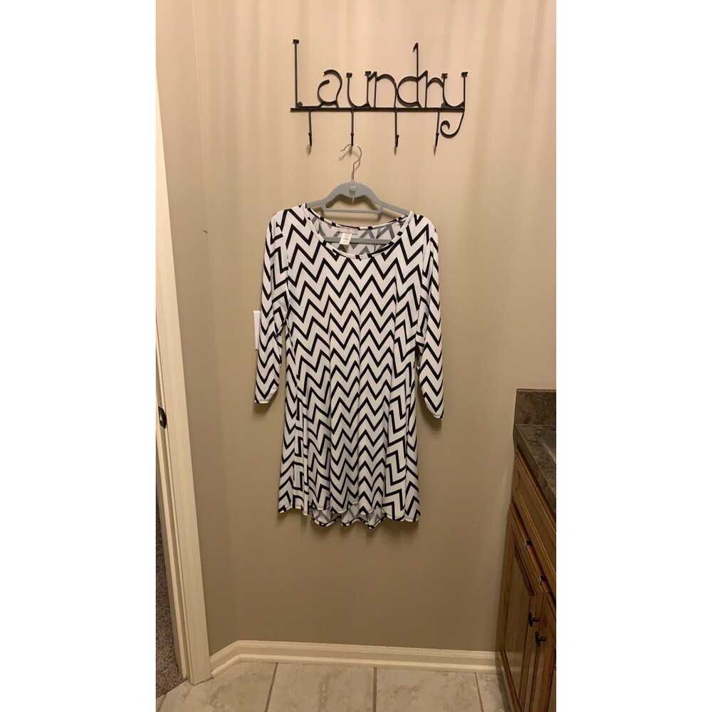 Dress - Picture 2 of 3